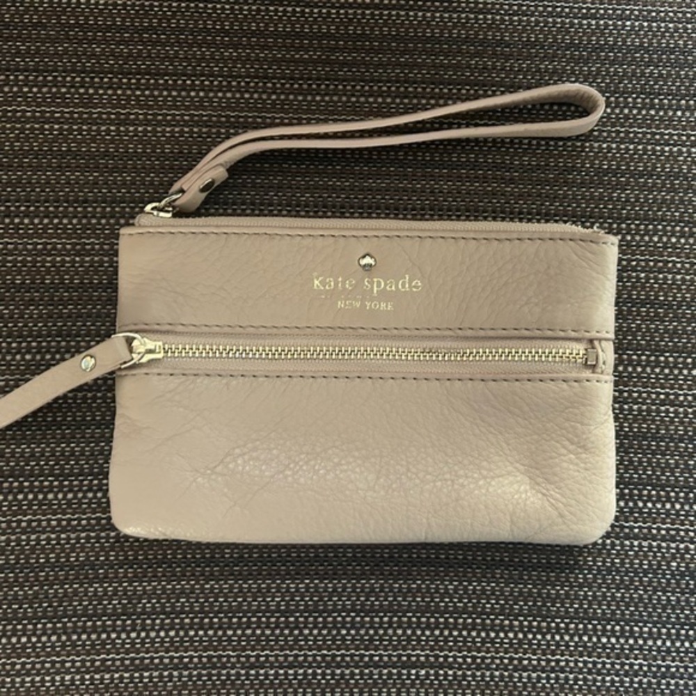 Kate Spade New York small wristlet wallet preloved.